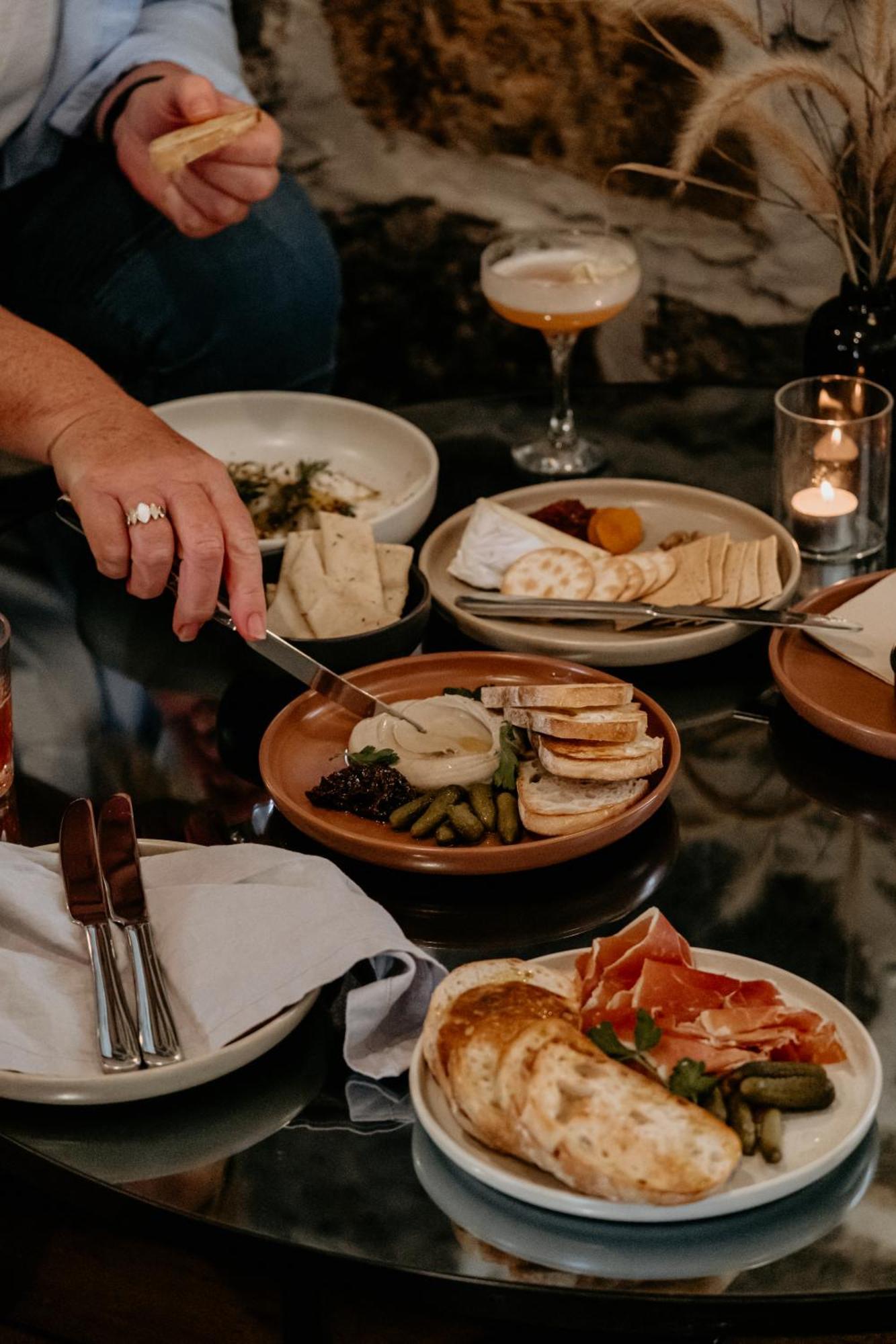 The Oak & Anchor Hotel Port Fairy Exterior foto A cheese board
