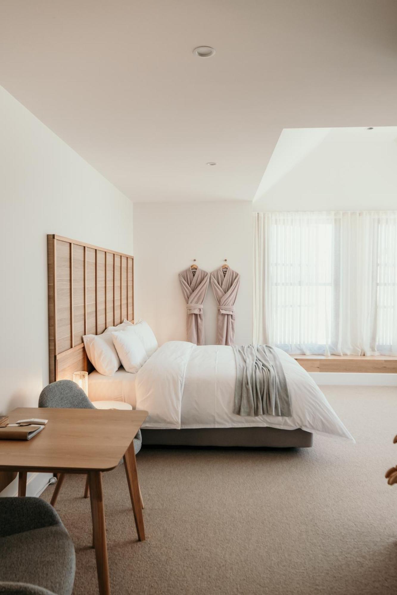 The Oak & Anchor Hotel Port Fairy Exterior foto A bedroom at the 1766 House